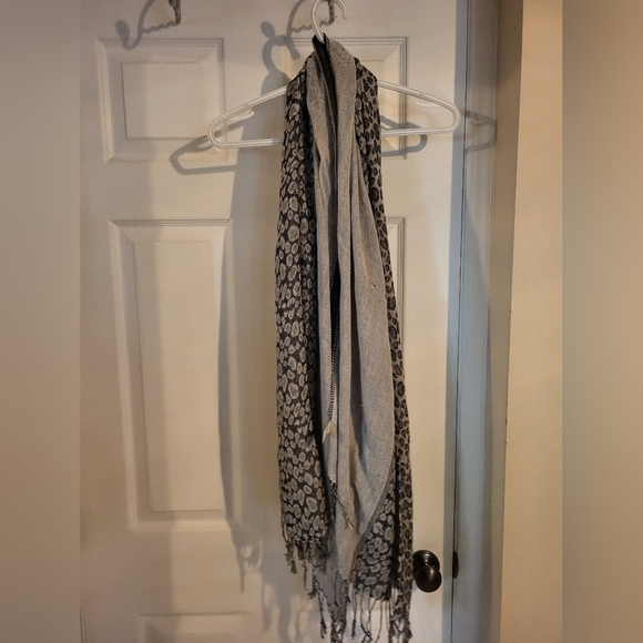 Scarf/shawl - Picture 2 of 3